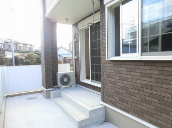 落ち着いた時間を過ごせるバルコニーです