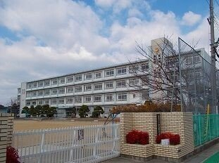 妻鹿小学校まで550m