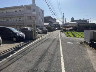 前面道路（北から）