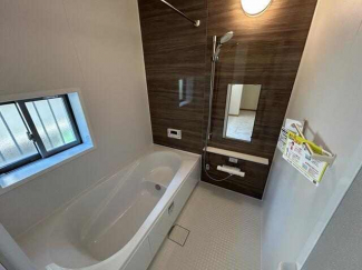 足を伸ばしてもゆったりできるバスルームです♪
