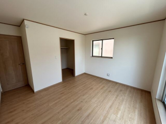 大きな窓からたっぷりの光を取り込んで健康的な毎日を過ごせそう