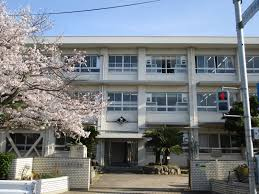 松山市立生石小学校まで1900m