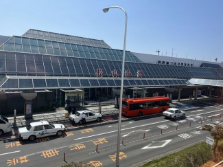 松山空港まで2000m