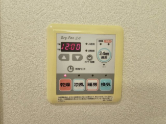 浴室乾燥機付き！涼風・暖房機能もありますよ♪