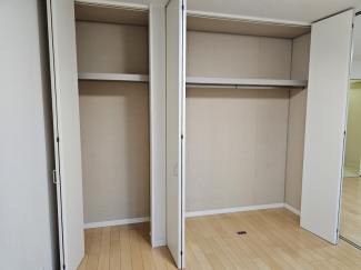 壁一面の収納です