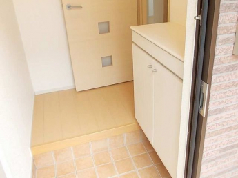 シンプルで使いやすい玄関です