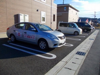 駐車場があるので、車を買う予定の方も安心です