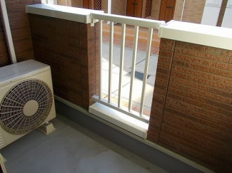 バルコニーからの眺めを楽しみながら食事をしませんか