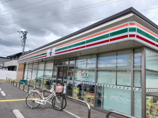 セブンイレブンまで81m