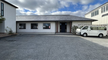 道路から見た外観です