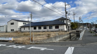 西面の外観です　南道路から出入口があります