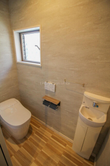 トイレ掃除がグンとしやすくなるタンクレスタイプです