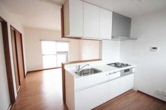 対面式システムキッチン、三口ガスコンロ