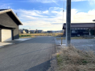 【前面道路含む現地写真】