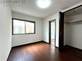 創造性や成長を促す遊びの空間を提供。学習や趣味に集中できる環境を整えます。個別のプライベートスペースは自己表現と自立心を育み、心地よい睡眠環境を整えリラックスできる場所を提供。