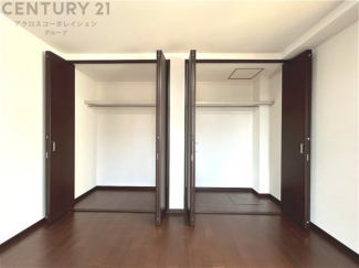 衣類やアクセサリー、小物類の収納が便利で整理整頓がしやすく、部屋の美観を保ちつつ、スペースを最大限に活用できます。衣服のしわやダメージを防ぎ、長持ちさせることができます。