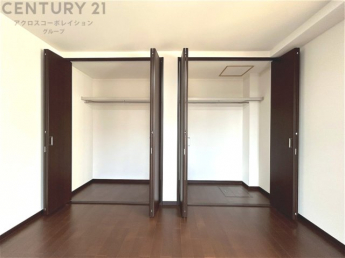 衣類やアクセサリー、小物類の収納が便利で整理整頓がしやすく、部屋の美観を保ちつつ、スペースを最大限に活用できます。衣服のしわやダメージを防ぎ、長持ちさせることができます。