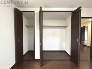 衣類やアクセサリー、小物類の収納が便利で整理整頓がしやすく、部屋の美観を保ちつつ、スペースを最大限に活用できます。衣服のしわやダメージを防ぎ、長持ちさせることができます。