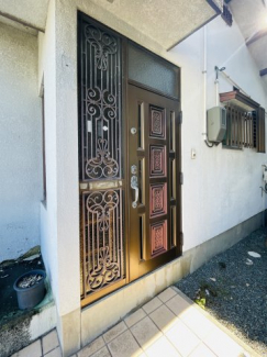 落ち着いた玄関です