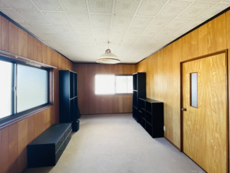 コンパクトで使いやすい洋室です