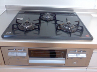 3口ガスコンロ・グリル付きです