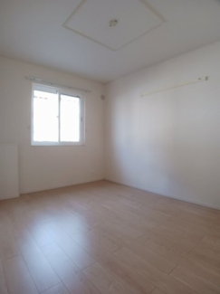 明るい色調の室内です