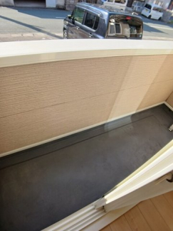 外からの目が気にならないバルコニーで洗濯物が干せます