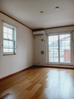 明るい色調の室内です