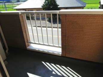 開放的で明るい空間を演出してくれるバルコニーです