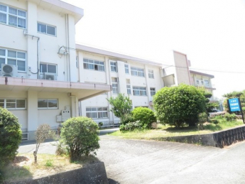 大洲市立菅田小学校様まで400m