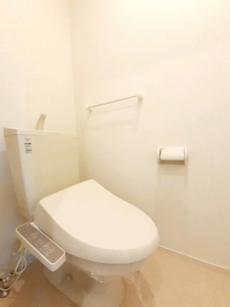 ゆったりとした空間のトイレです