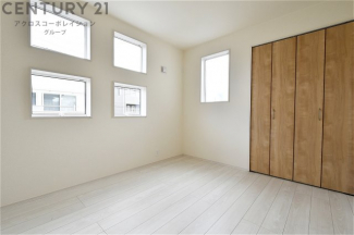 創造性や成長を促す遊びの空間を提供。学習や趣味に集中できる環境を整えます。個別のプライベートスペースは自己表現と自立心を育み、心地よい睡眠環境を整えリラックスできる場所を提供。