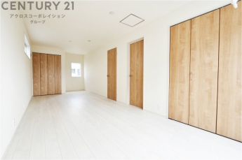 リラックスできるプライベート空間で、快適な睡眠をサポート。個人の好みに合わせたインテリアや寝具で心地良さを追求。プライベートな時間を過ごし、リフレッシュする場所におすすめです。