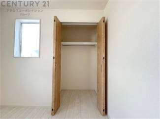 衣類やアクセサリー、小物類の収納が便利で整理整頓がしやすく、部屋の美観を保ちつつ、スペースを最大限に活用できます。衣服のしわやダメージを防ぎ、長持ちさせることができます。