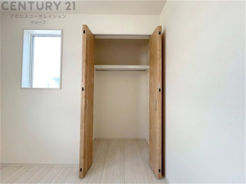 衣類やアクセサリー、小物類の収納が便利で整理整頓がしやすく、部屋の美観を保ちつつ、スペースを最大限に活用できます。衣服のしわやダメージを防ぎ、長持ちさせることができます。