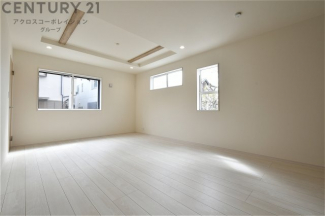 リビングダイニングは家族や友人とのコミュニケーションを楽しむ場所でくつろぎながら食事や会話を楽しめ、多目的に利用できリラックスできる空間です。家庭内の中心として機能し、快適な生活をサポートします。