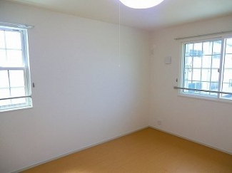 明るい色調の室内です