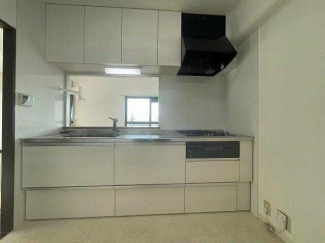 収納豊富なキッチンです