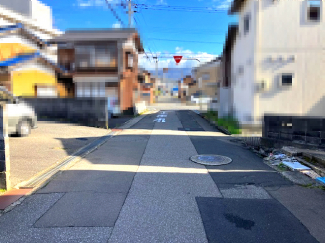 【前面道路含む現地写真】