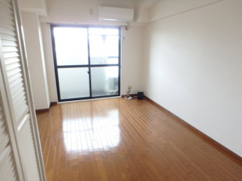 たっぷりの陽光に包まれる明るい住まい