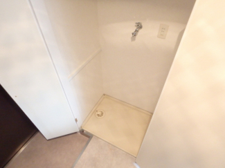 防水パン付きの室内洗濯機置場