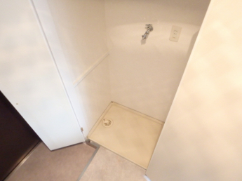 防水パン付きの室内洗濯機置場