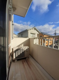 バルコニーからの眺めを楽しみながら食事をしませんか