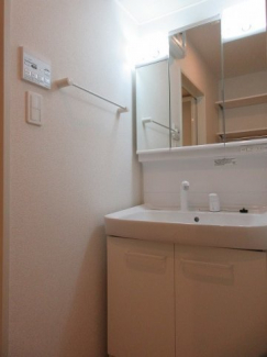 明るい洗面所です