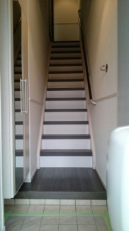 毎日通る玄関はこちらです