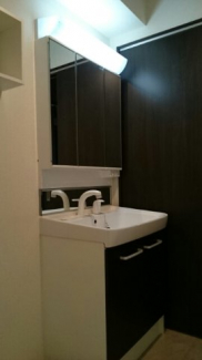 明るい洗面所です