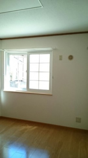 明るい色調の室内です