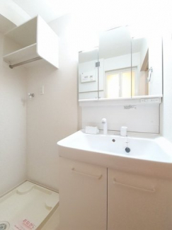 明るい洗面所です