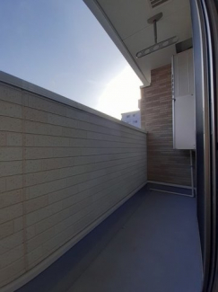 落ち着いた時間を過ごせるバルコニーです