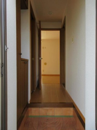 収納もある玄関です